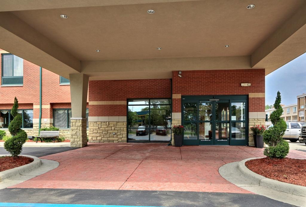 Comfort Suites Canton - Detroit Kültér fotó