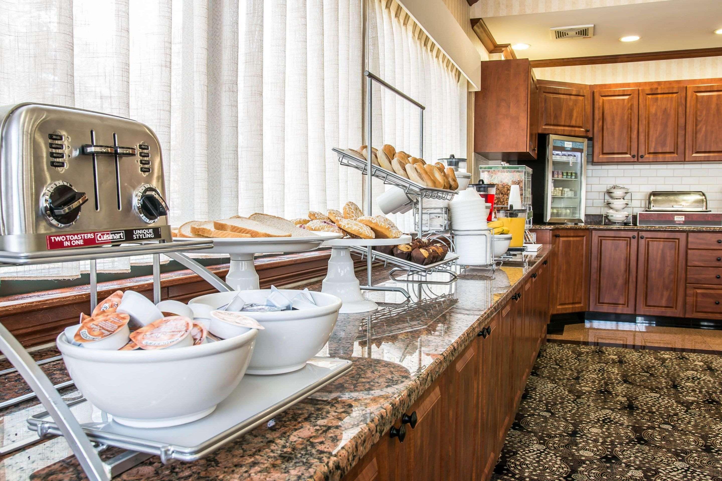 Comfort Suites Canton - Detroit Kültér fotó