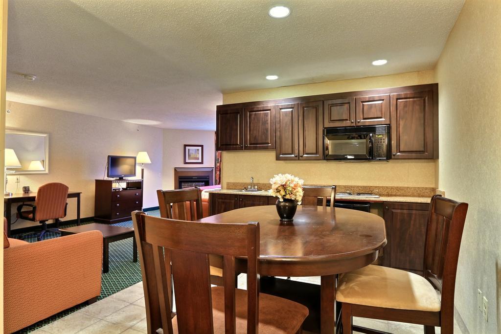 Comfort Suites Canton - Detroit Kültér fotó