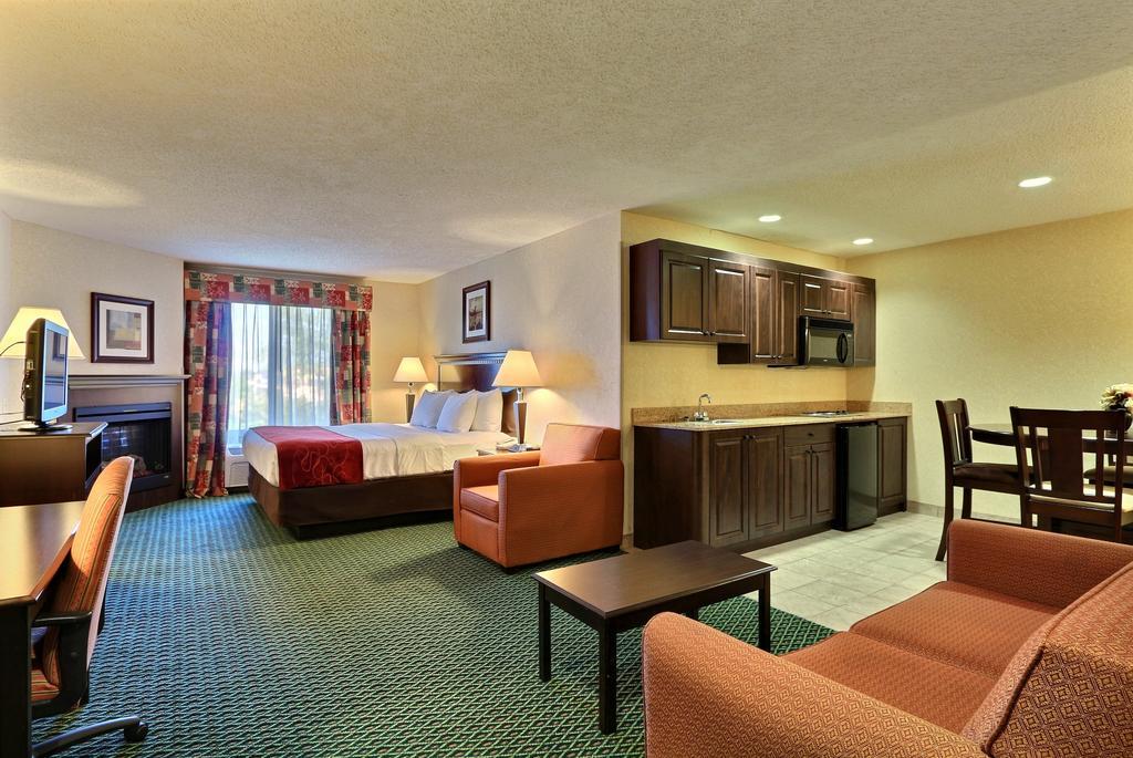 Comfort Suites Canton - Detroit Kültér fotó